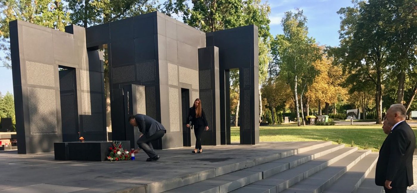 Gov't commemorates int'l remembrance day for victims of totalitarian ideologies